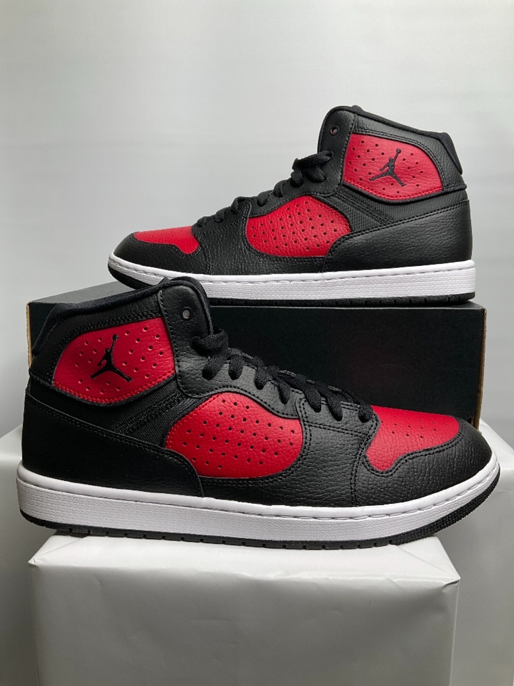 Nike Air Jordan Access Black/Gym Red and White Men’s size 12 (AR3762-006